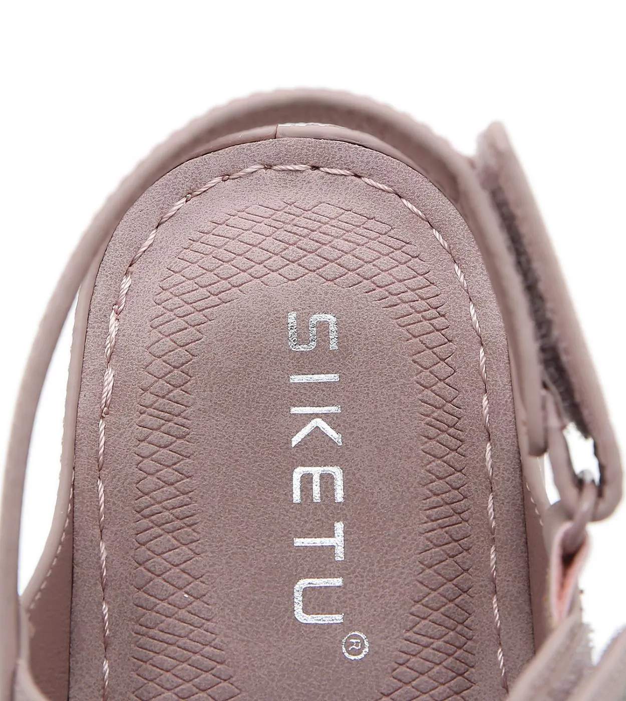 2023 New Classics Sandali da donna con plateau Scarpe con tacco basso per donna Crystal Casual Scarpe da donna Sandali con tacco