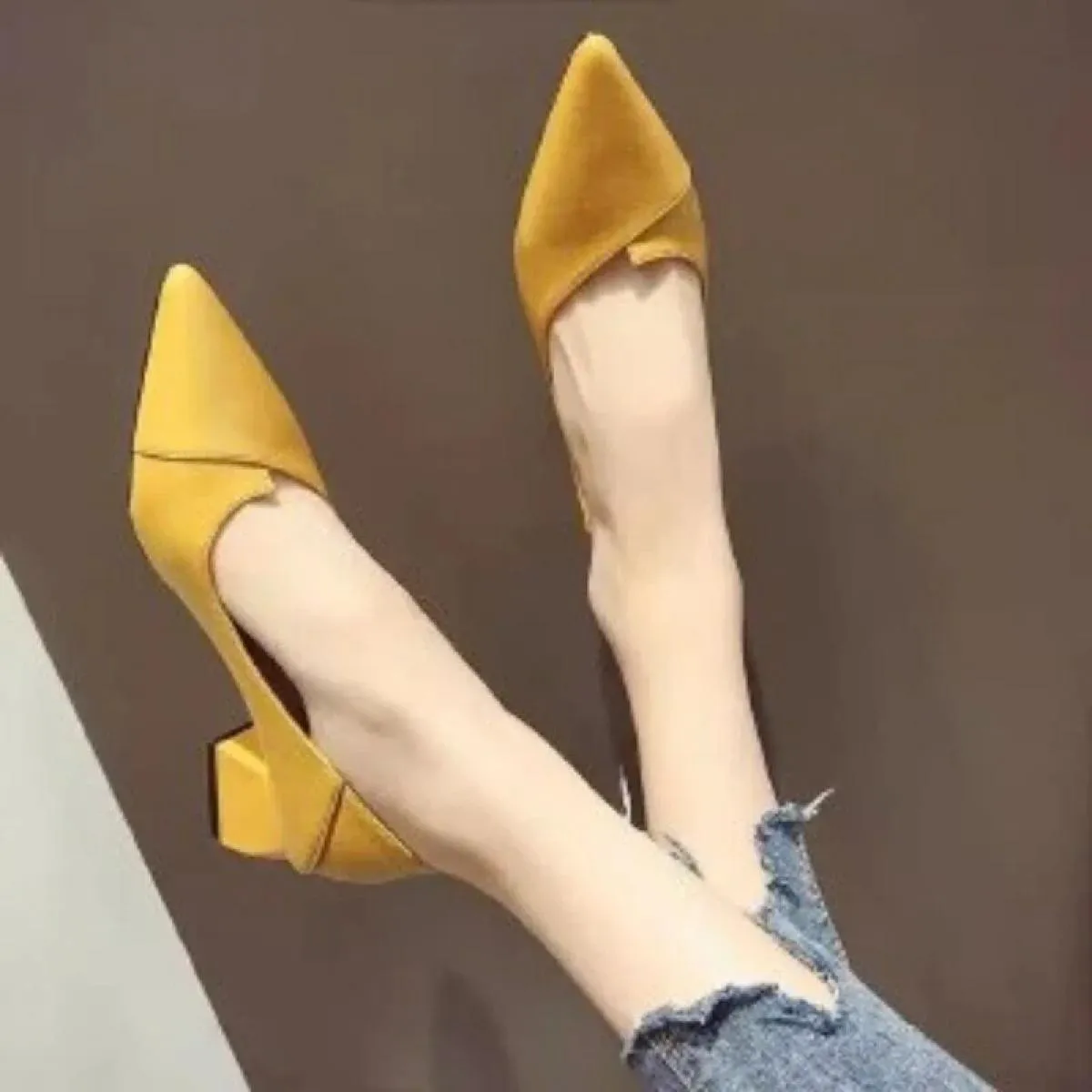 2024 Nuove scarpe da donna con tacco medio a punta Bocca superficiale Scarpe singole Moda da donna Scarpe con tacco alto da donn