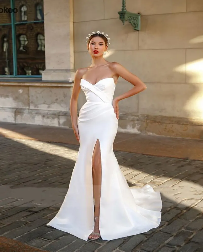Abito da sposa a sirena con gonna a sirena semplice in raso con maniche gonfie