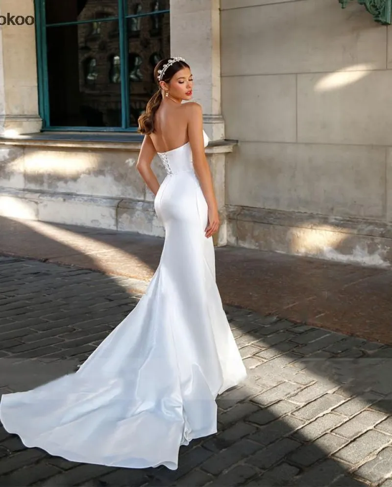 Abito da sposa a sirena con gonna a sirena semplice in raso con maniche gonfie