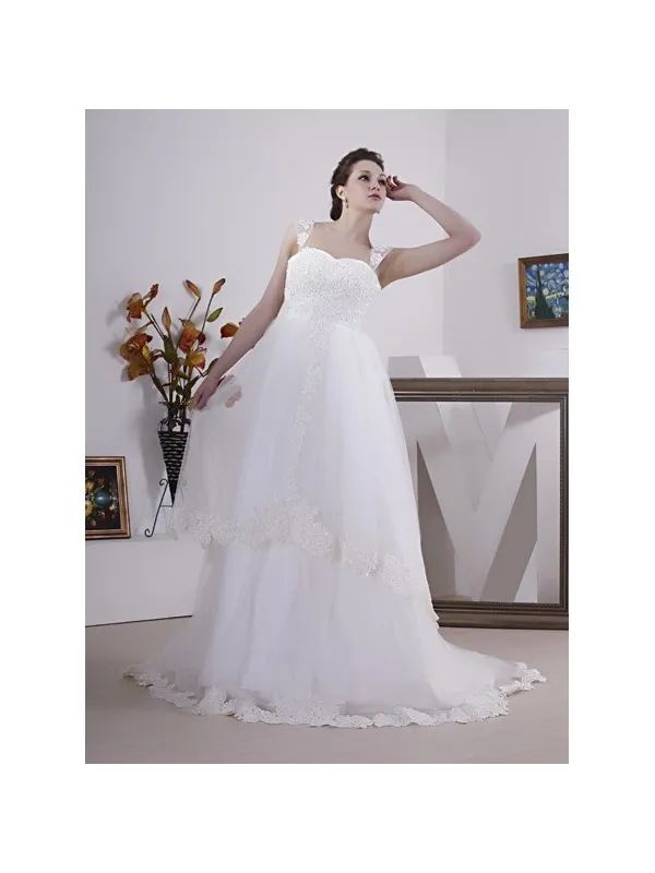 Abito da sposa a vita alta con corpetto a cuore e gonna in tulle