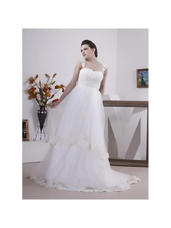Abito da sposa a vita alta con corpetto a cuore e gonna in tulle