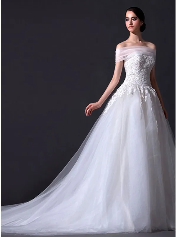 Abito da Sposa Bustier con corpetto steccato in pizzo e gonna vaporosa