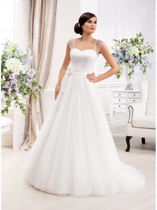 Abito da Sposa con Gonna Scampanata in tulle e corpetto semplice con bretelline