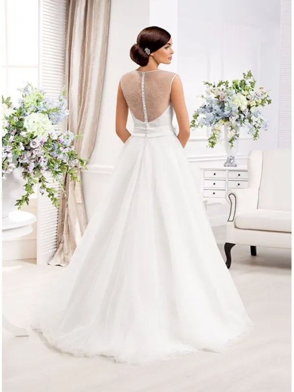 Abito da Sposa con Gonna Scampanata in tulle e corpetto semplice con bretelline