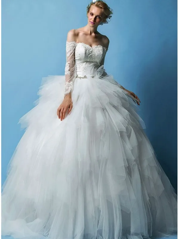 Abito da Sposa Principesco con gonna ampia in tulle e corpetto in pizzo con maniche lunghe a barchetta