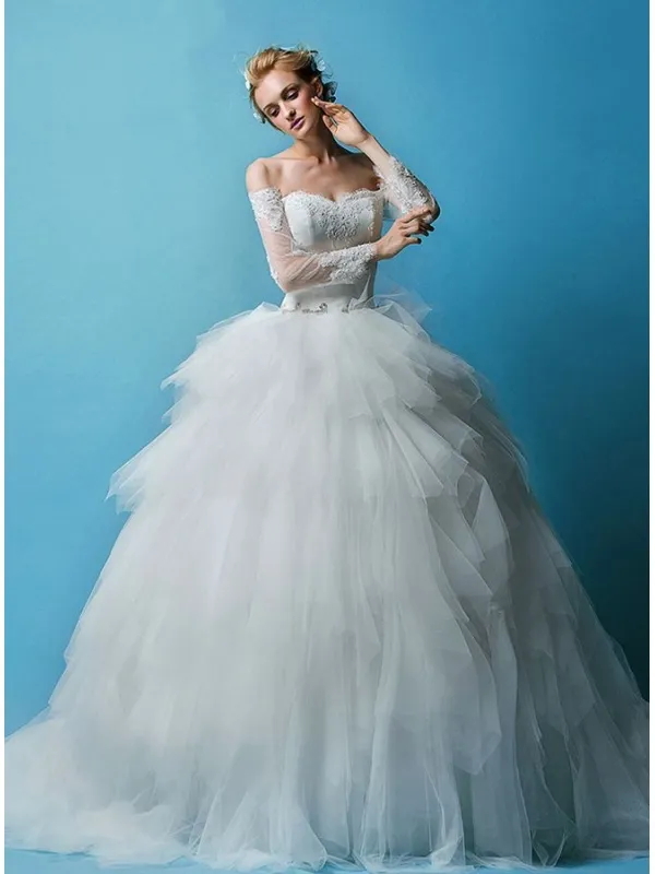 Abito da Sposa Principesco con gonna ampia in tulle e corpetto in pizzo con maniche lunghe a barchetta