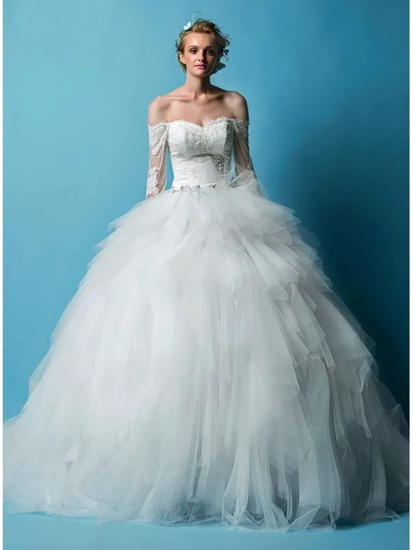 Abito da Sposa Principesco con gonna ampia in tulle e corpetto in pizzo con maniche lunghe a barchetta