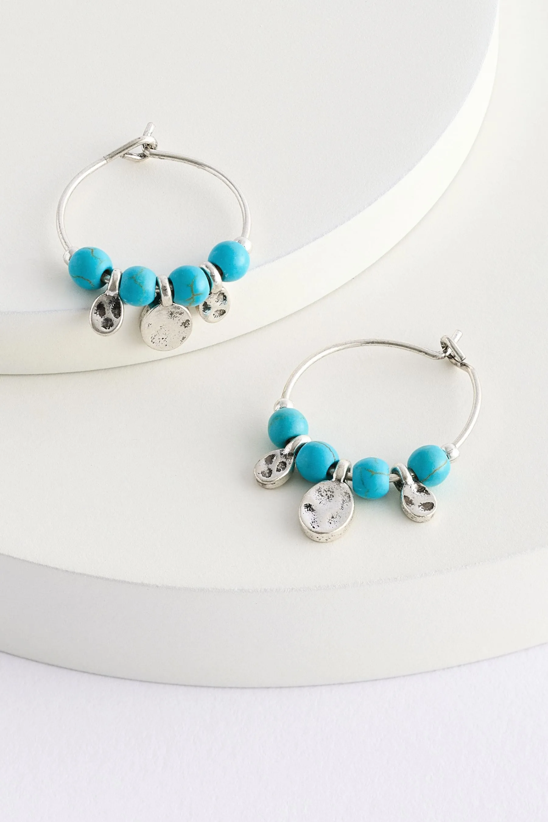 Blu turchese  - Orecchini a cerchio con perline in zinco riciclato