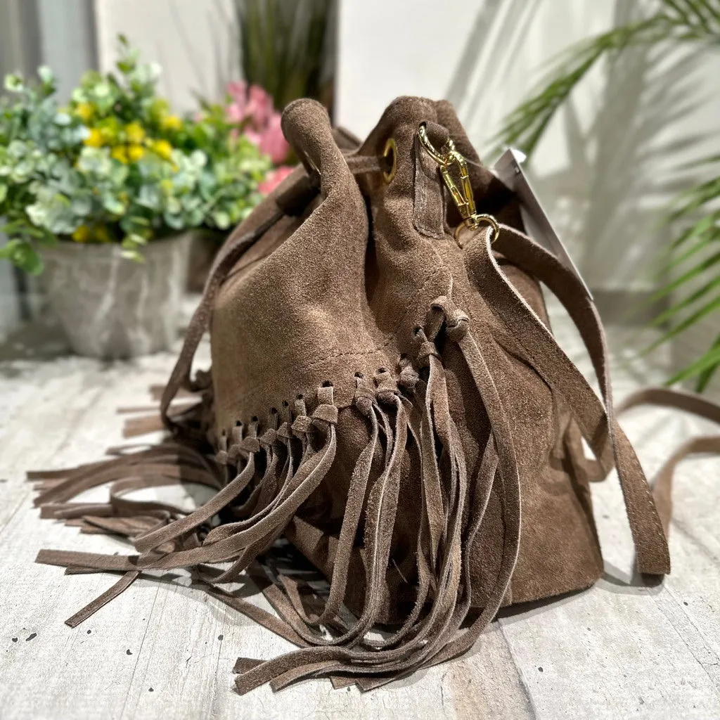 Borsa a Secchiello con Frange Taupe in Pelle Scamosciata KIKKIBAGS EVA