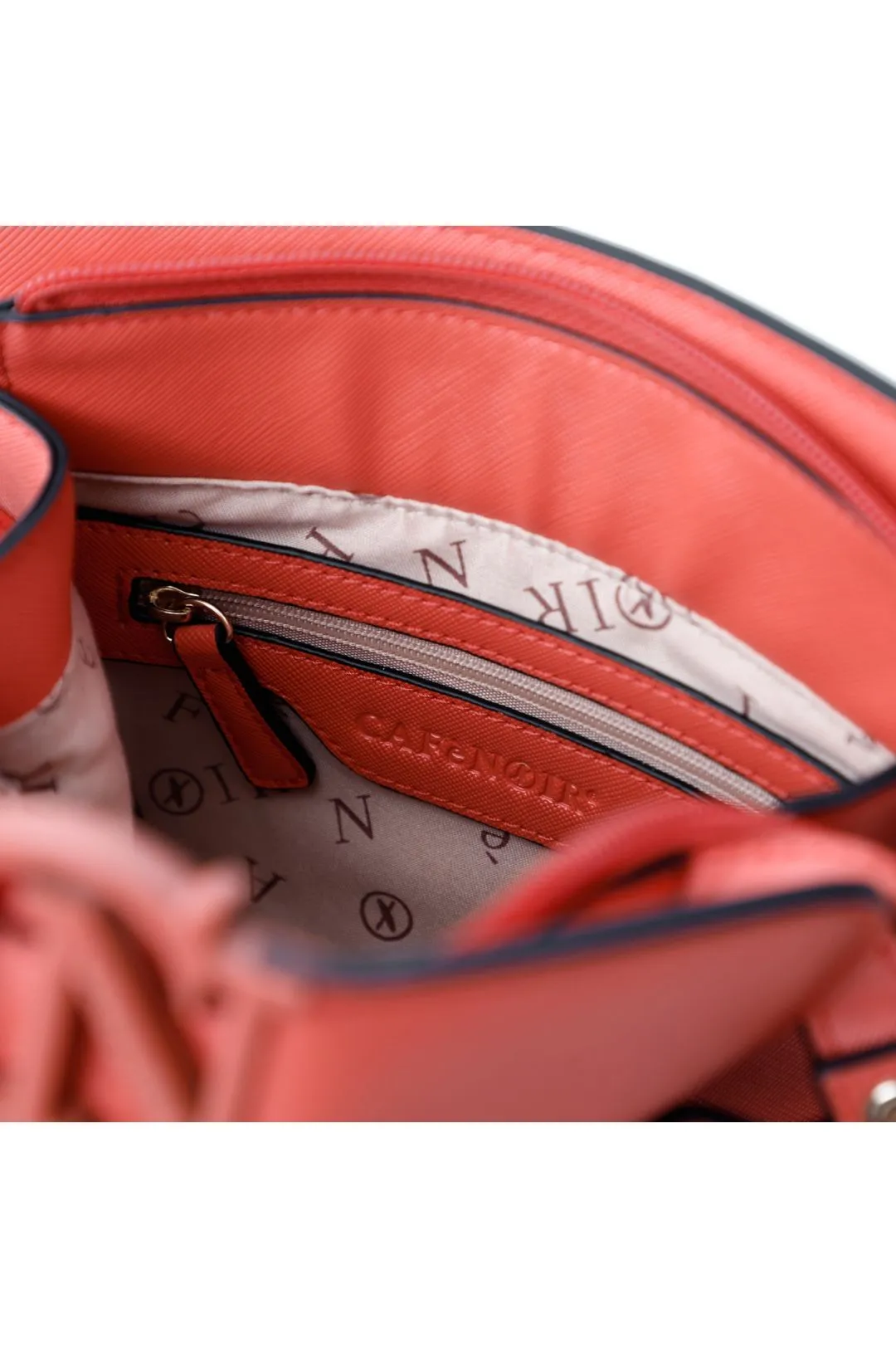 borsa a spalla rigida con monogramma smaltato