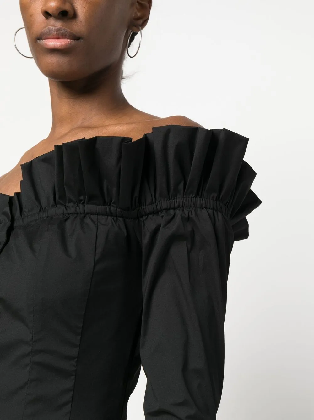 camicia con spalle scoperte