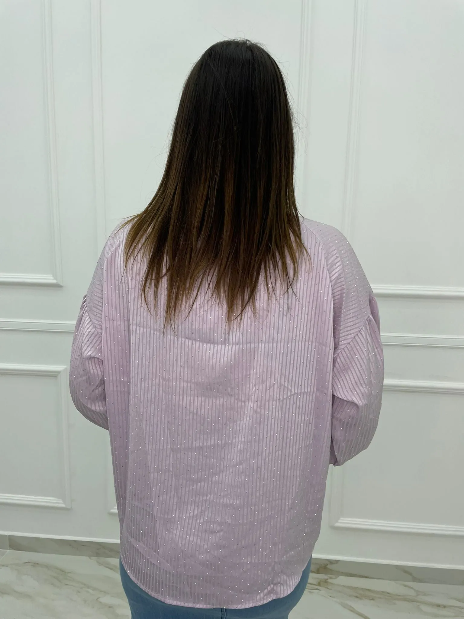 Camicia tinta unita con collo swarovski e brillantini