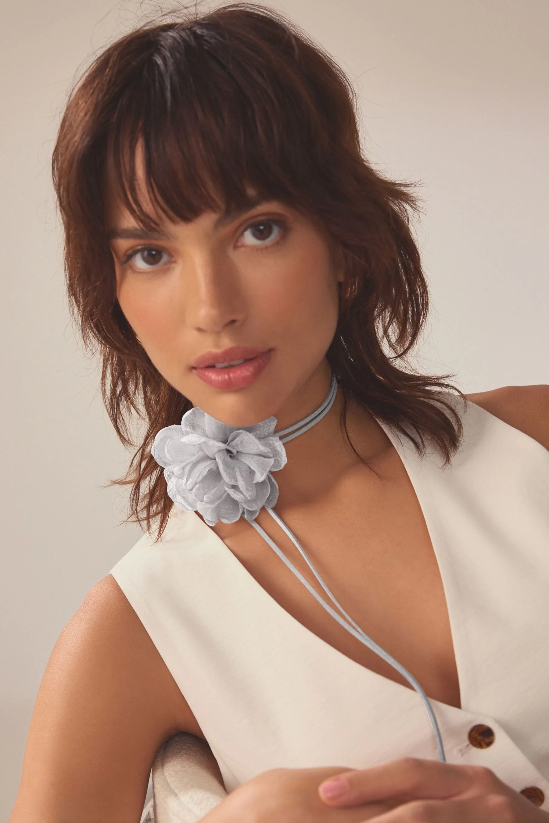 Collana floreale a collarino con fiori