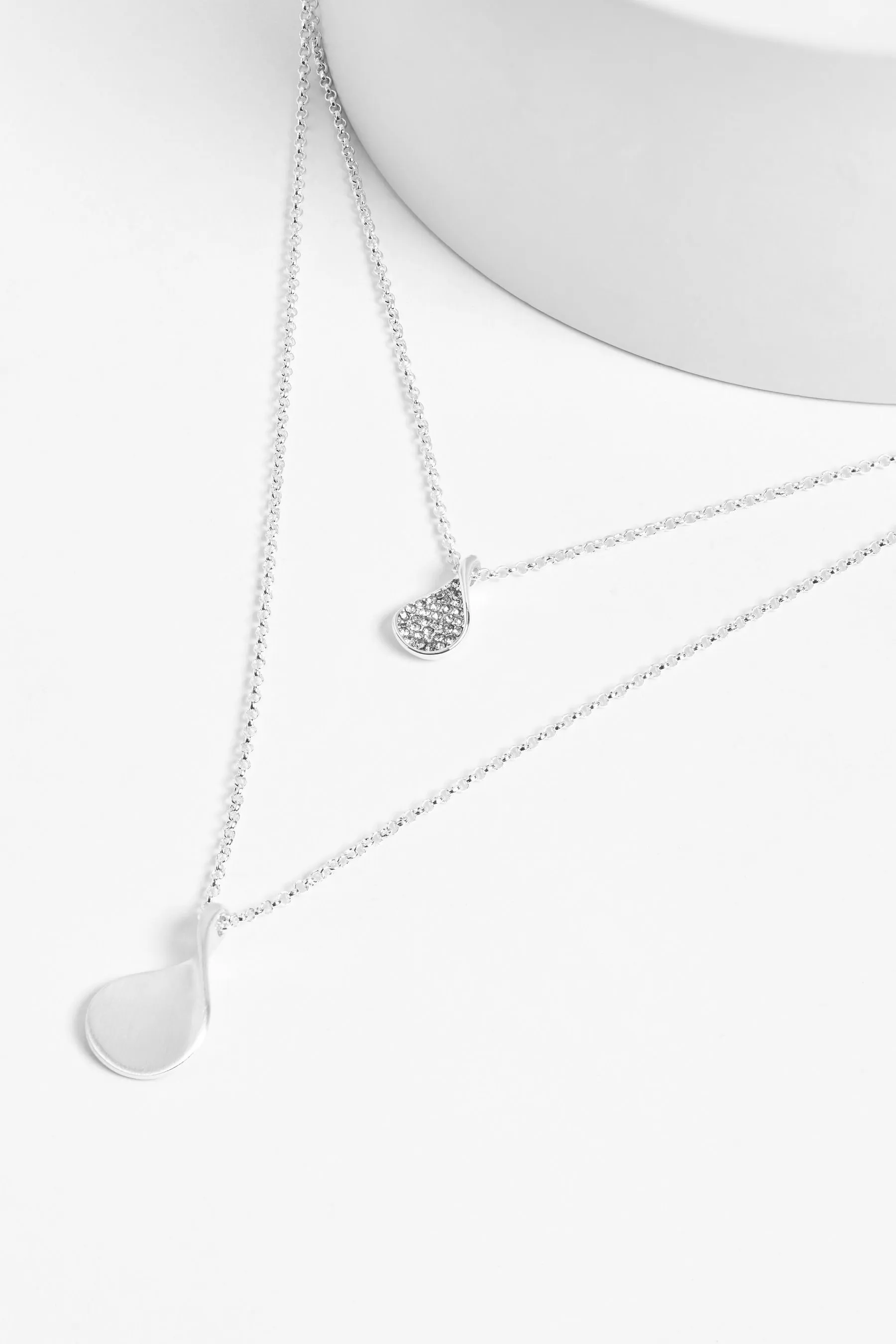 Collana multifilo luccicante con petali