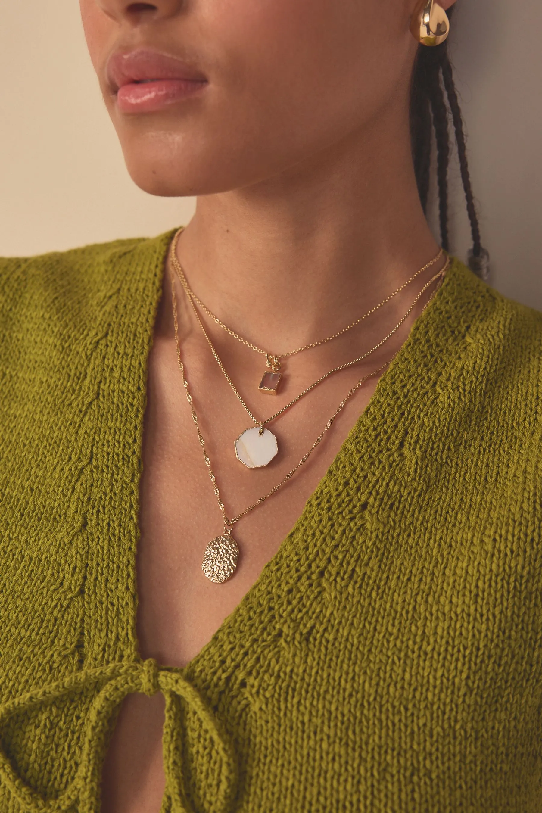 Dorato  - Collana multistrato con ciondolo in quarzo rosa