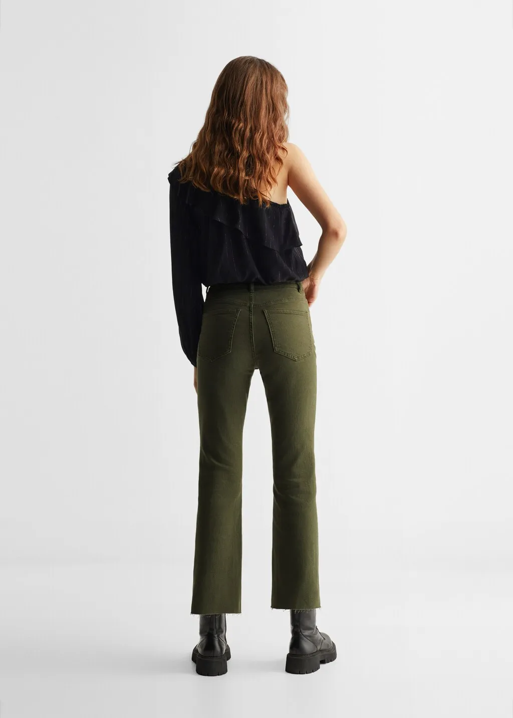 Jeans flare bordi sfilacciati
