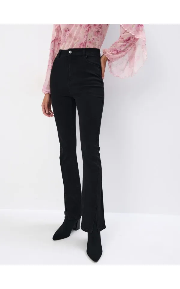 Jeans svasati a vita alta