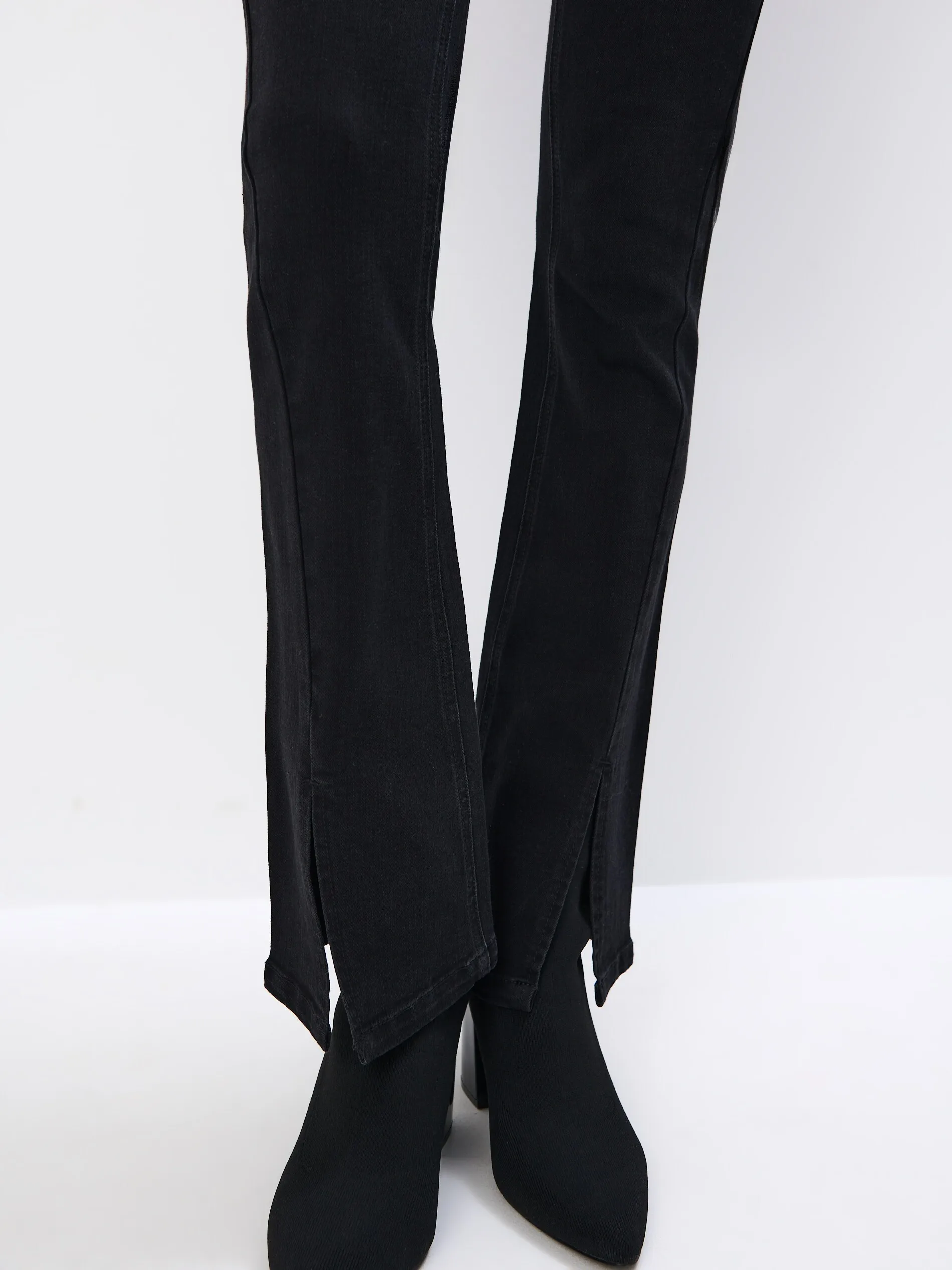 Jeans svasati a vita alta