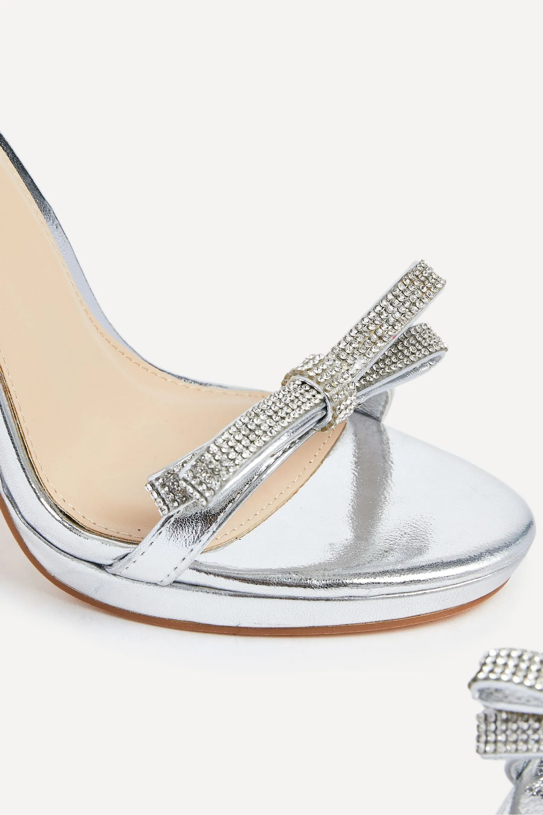 Linzi Gloriose scarpe con tacco effetto nudo con strass sul davanti