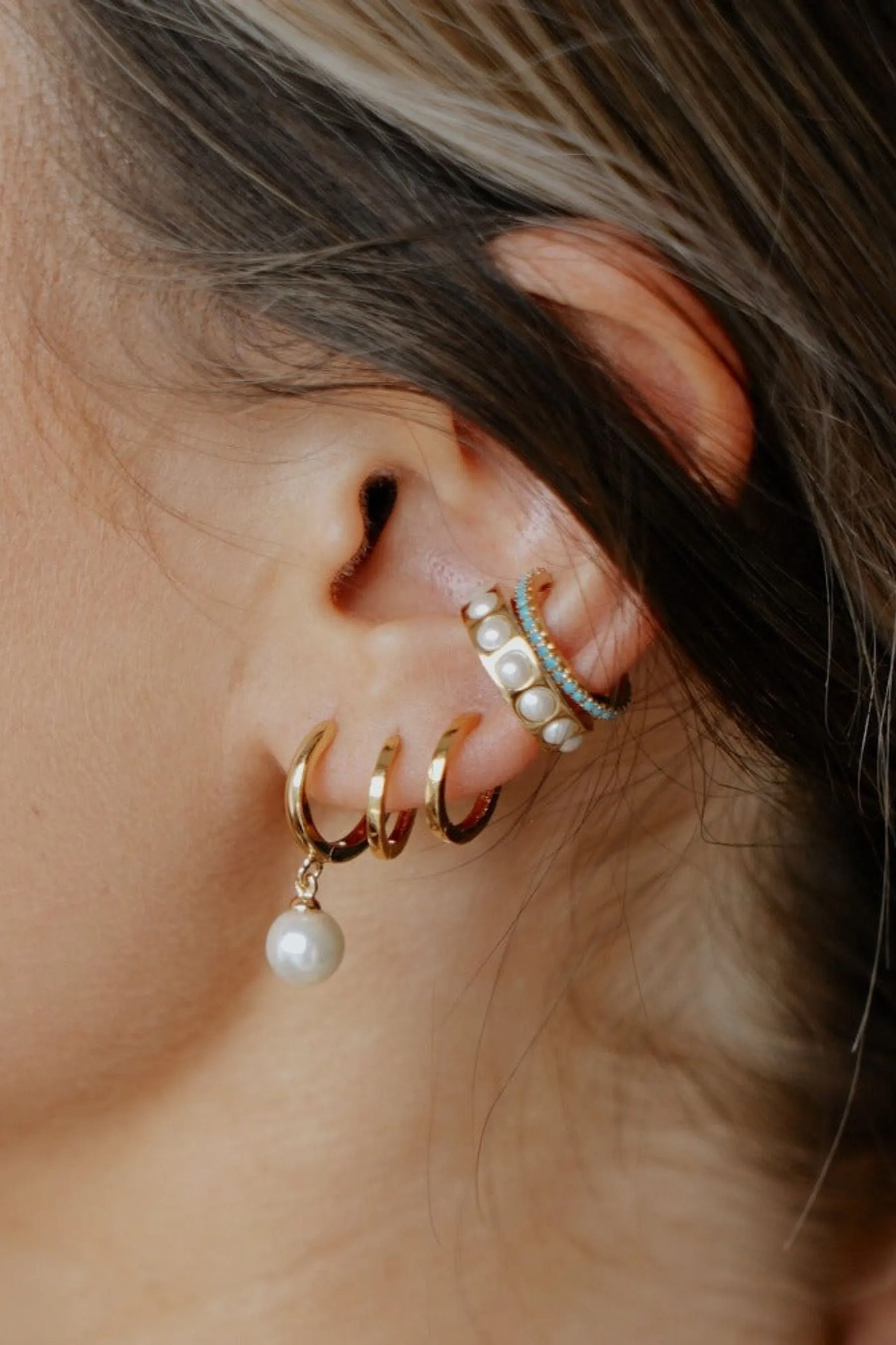 Orelia London - Orecchini a cerchio con perla pendente