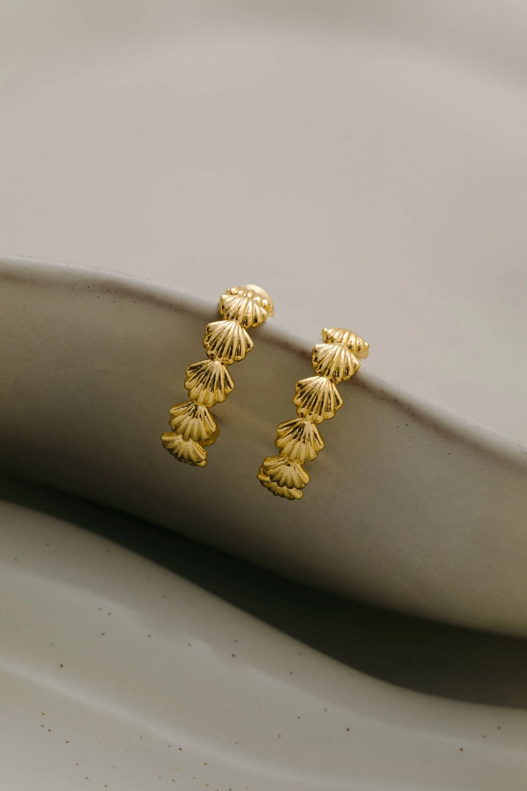 Orelia London Oro placcato - Orecchini a cerchio a conchiglia
