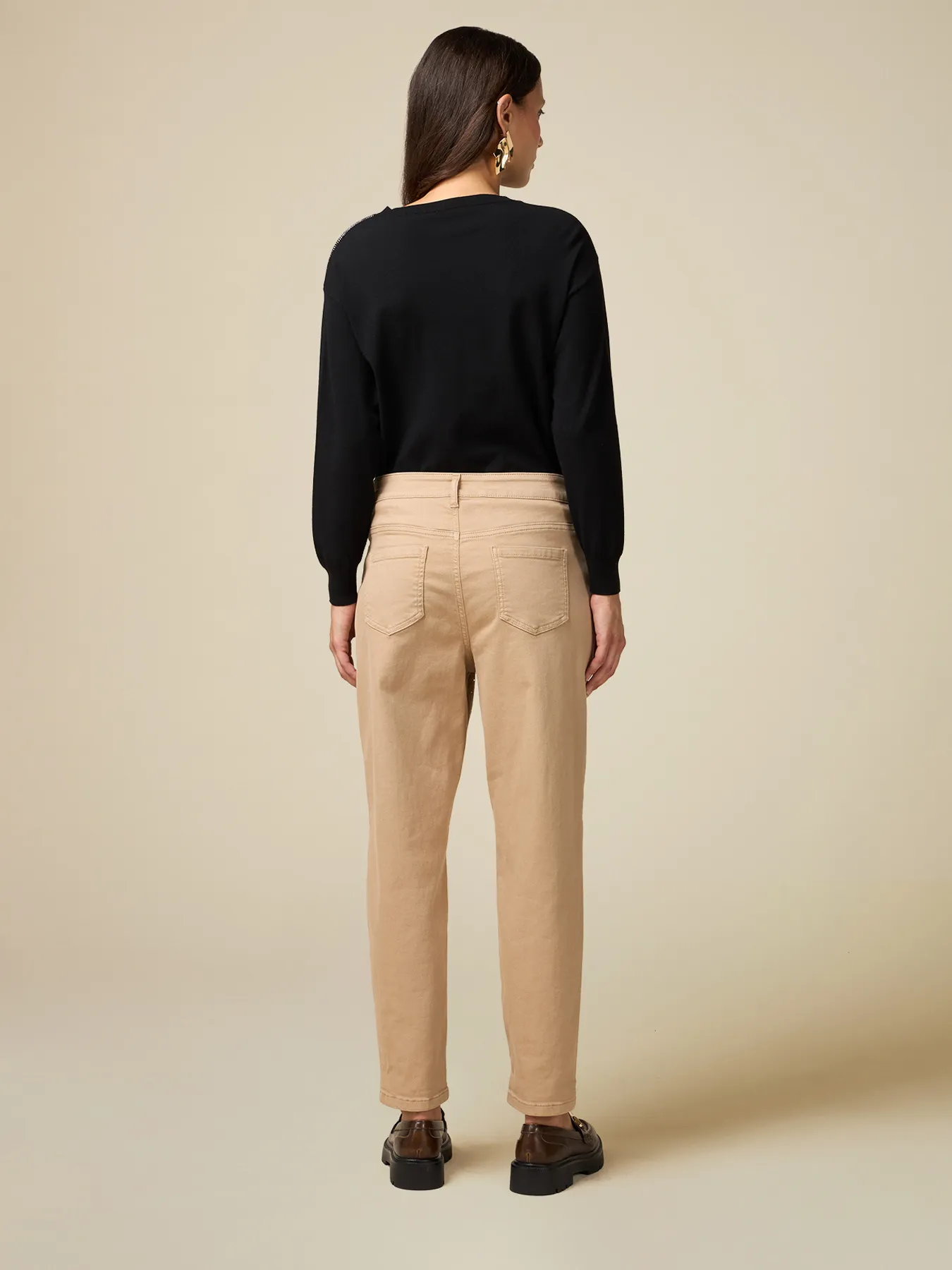 Pantaloni boyslim con cristalli
