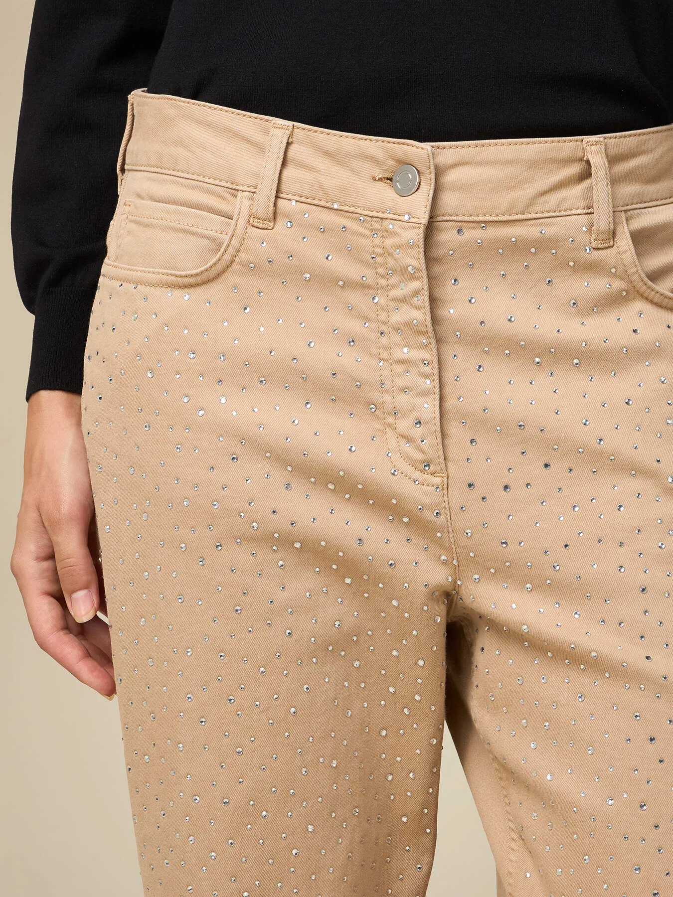 Pantaloni boyslim con cristalli