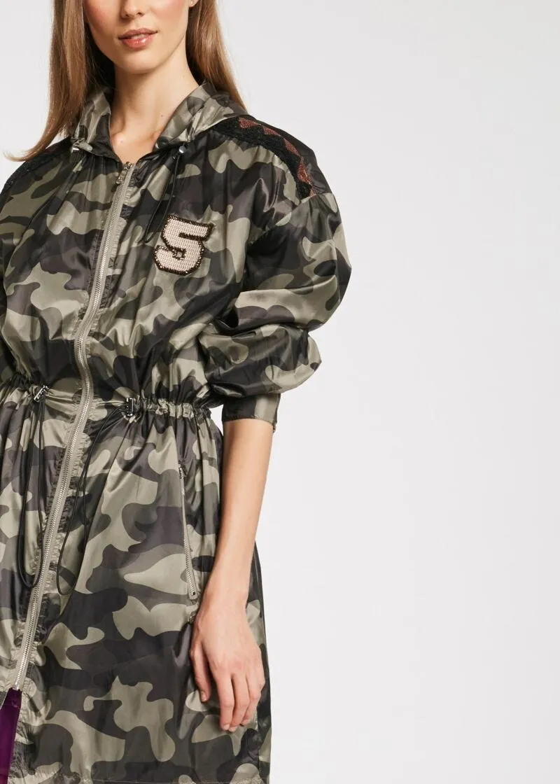 Parka con stampa camouflage