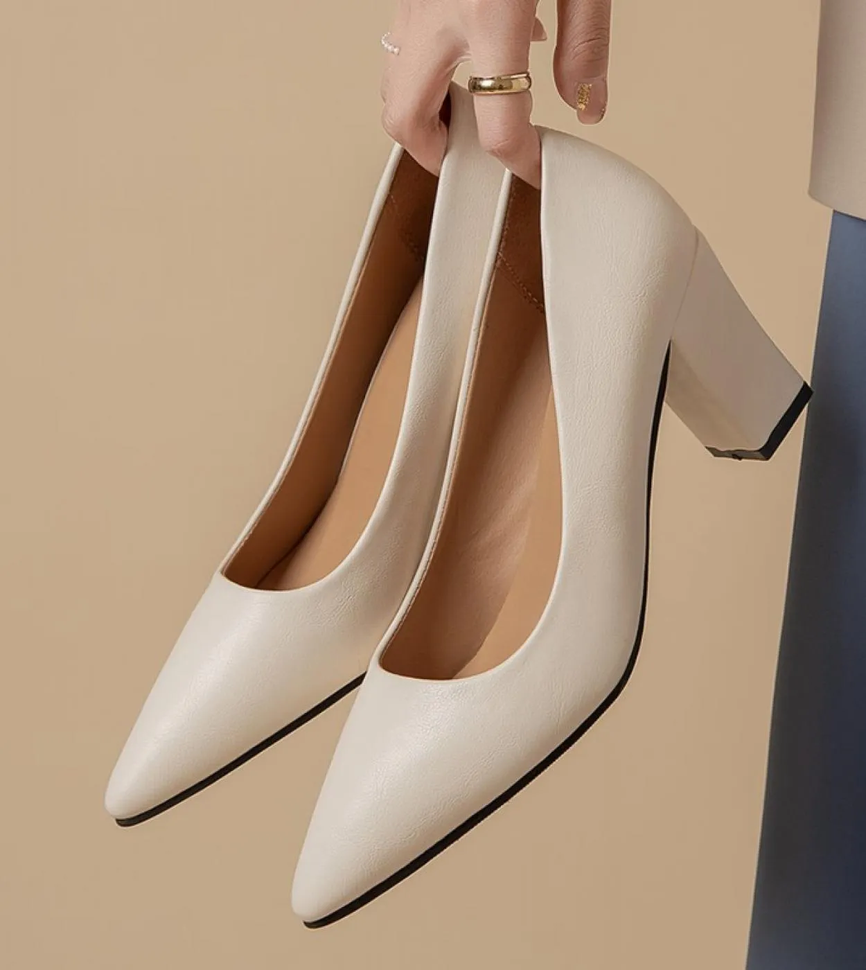 Scarpe con tacco alto da donna 2022 Nuove scarpe da donna Stile primaverile Scarpe con tacco alto a punta con bocca poco profond