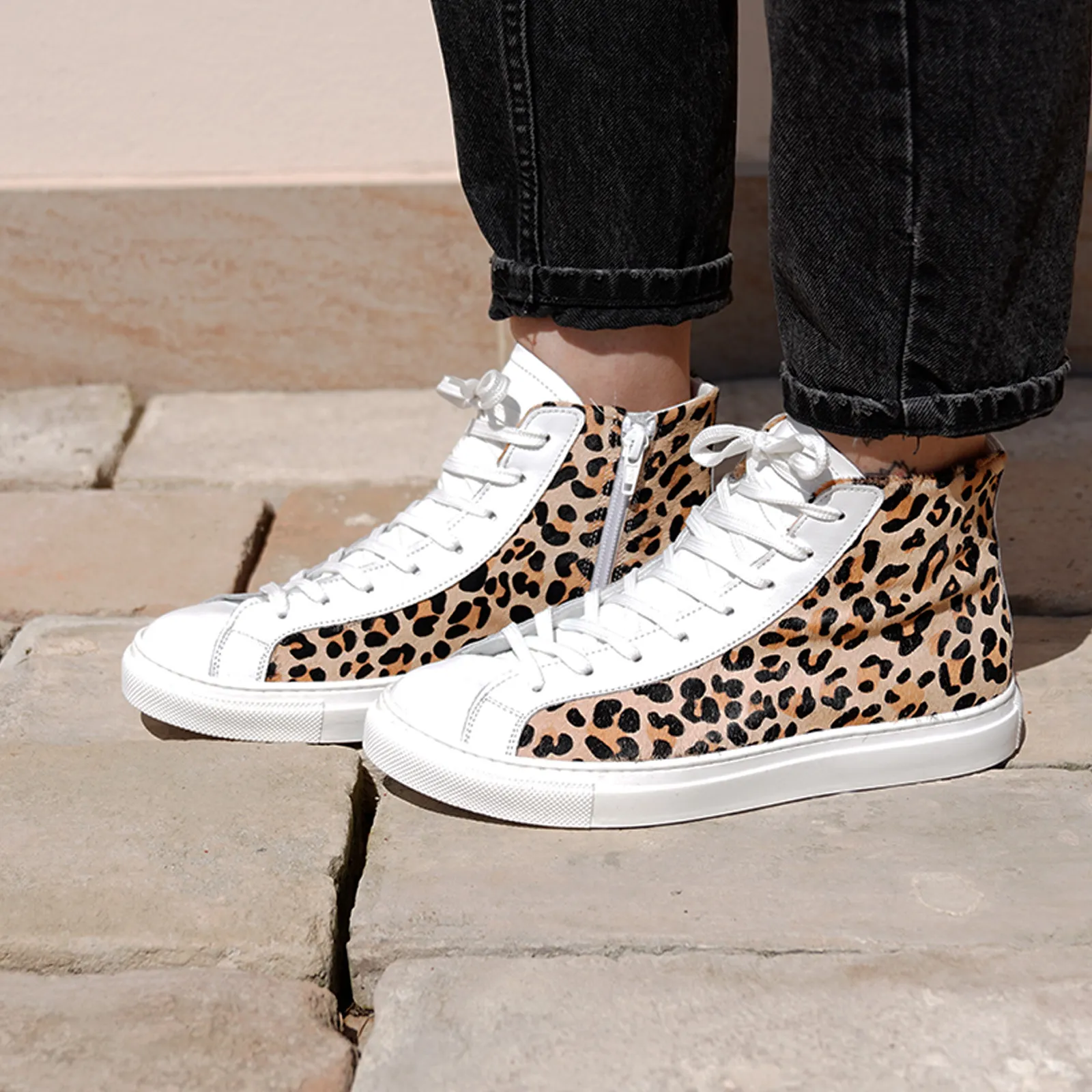 Sneakers da donna in vera pelle con zip laterale colore cavallino maculato (small)