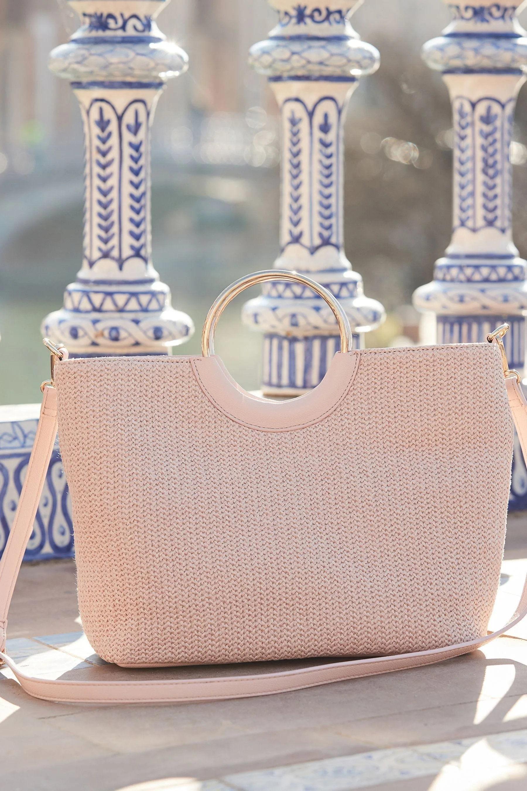 Sosandar - Borsa tote in rafia con manico a cerchio