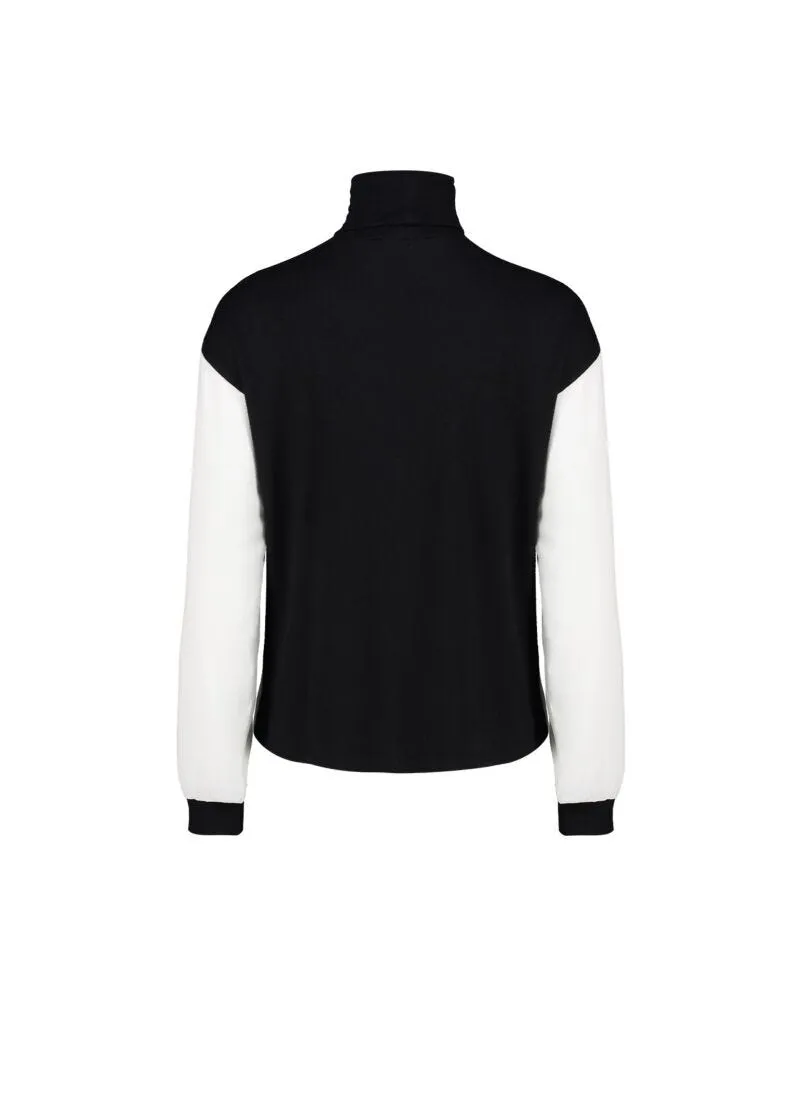 T-shirt con collo dolcevita