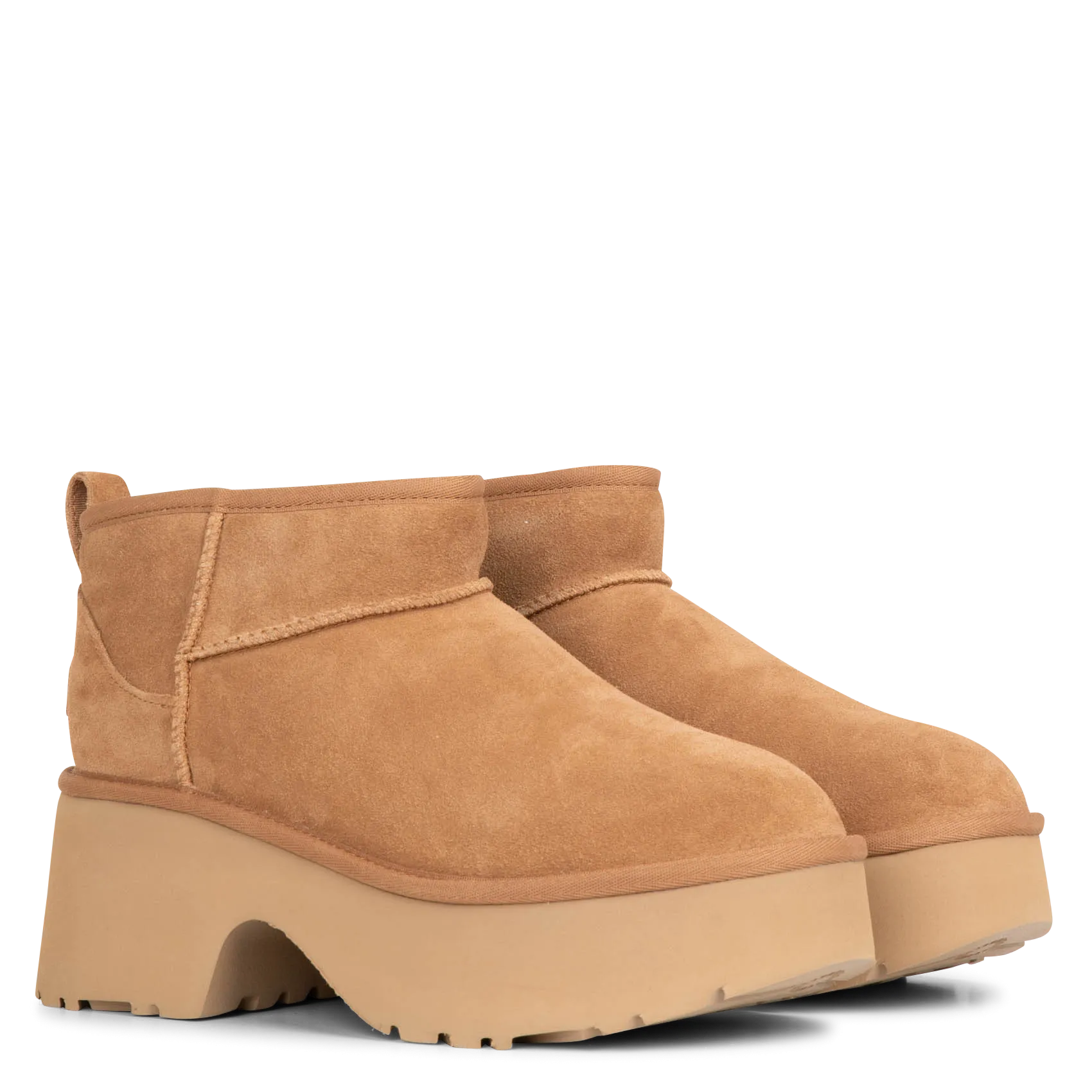  UGG   CLASSIC ULTRA MINI NEW HEIGHTS - Stivali foderati effetto pelle scamosciata | Marrone
